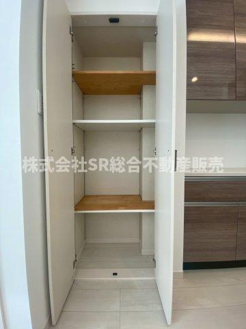 稲田本町2丁目中古戸建の収納|キッチンにはパントリーもあります！