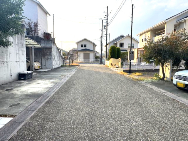 阪南市桃の木台7丁目　中古戸建の前面道路含む現地写真