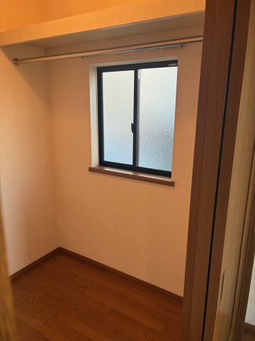 畑原通1丁目中古戸建の収納|2階洋室部分附設のWICです♪