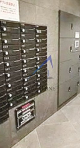 クラリッサ横浜ベーネのその他共用部分|集合ポストと宅配ボックスです。