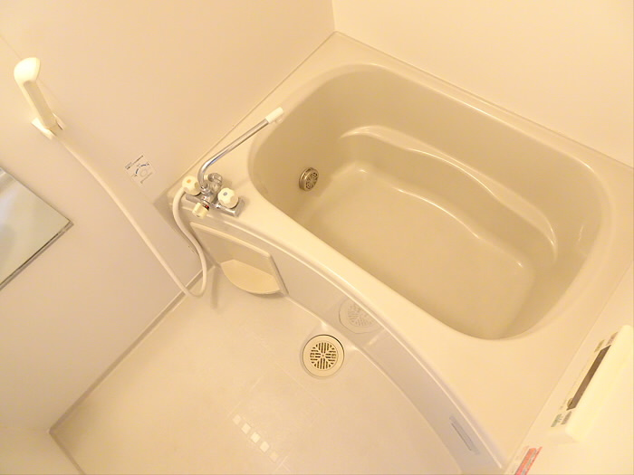 クラスティーナ下北沢の浴室|コンパクトで使いやすいお風呂です