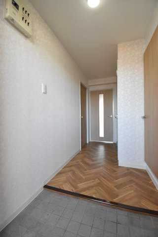 メゾンセレナの玄関