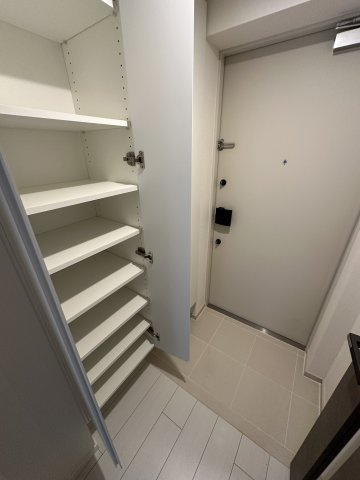 ＧＲＡＮ ＰＡＳＥＯ三宿の玄関|落ち着いた玄関です