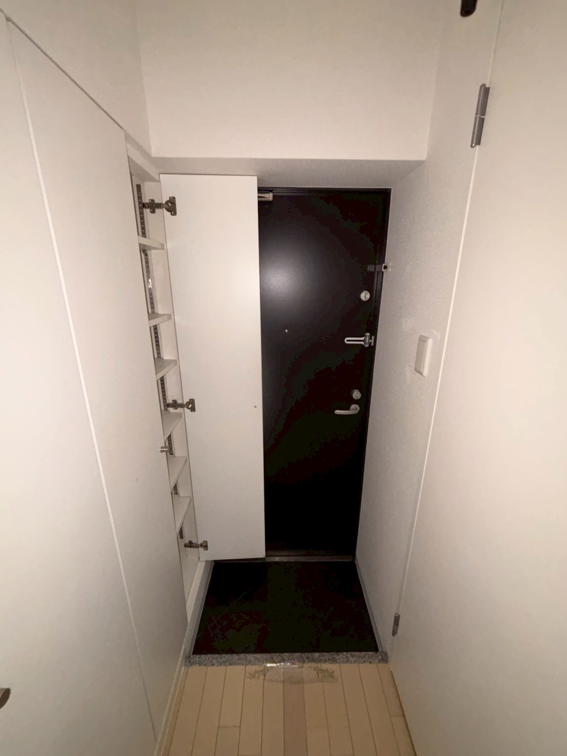 ドゥーエ谷町の玄関