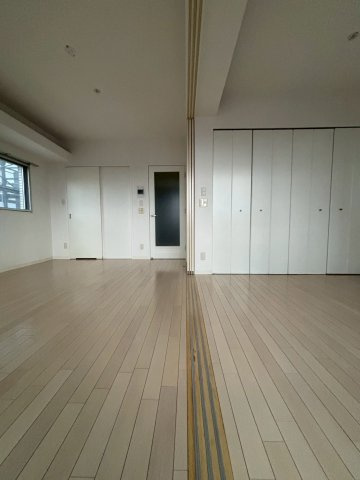 ドゥーエ谷町の居間・リビング