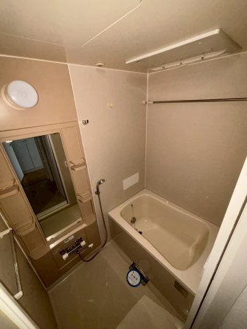 ドゥーエ谷町の浴室