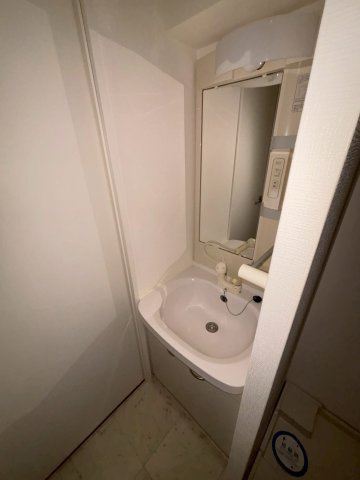 ドゥーエ谷町の洗面所