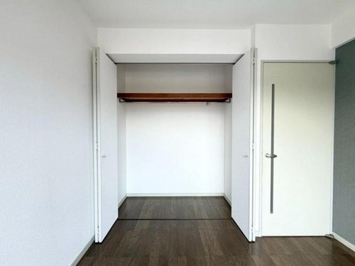 シティパル武蔵野の洋室|《2階洋室収納》全居室収納完備。南側ワイドバルコニーに出入りが出来ます。