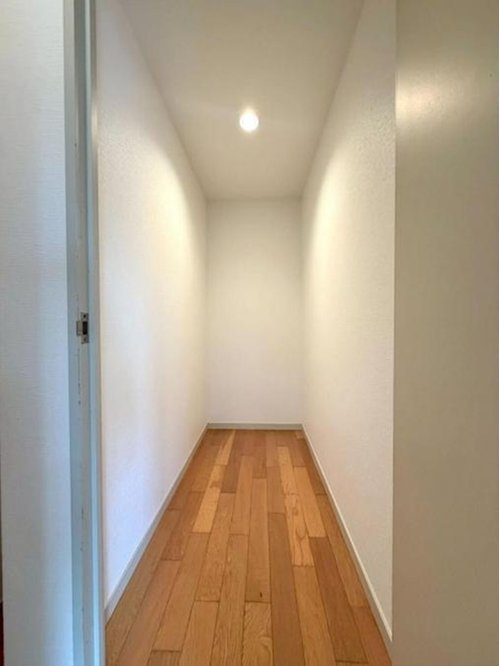 シティパル武蔵野の収納|《2階収納》奥行きのある収納。ファミリークロークとしても使えますね♪