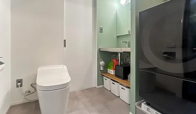 【トイレ】 | グレイス高田馬場 | 清潔な空間であって頂けますように、汚れをふき取り易いフロアと壁紙をチョイス致しました。