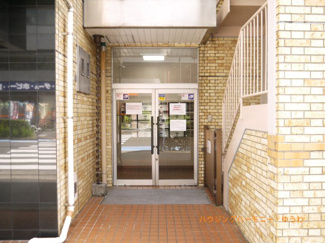 【エントランス】 | 住まいの顔にふさわしい落ち着いた迎賓空間