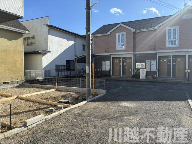 使い方自由なフリースペースつきの前面道路含む現地写真