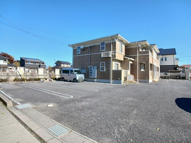 メープル　アベニューの駐車場