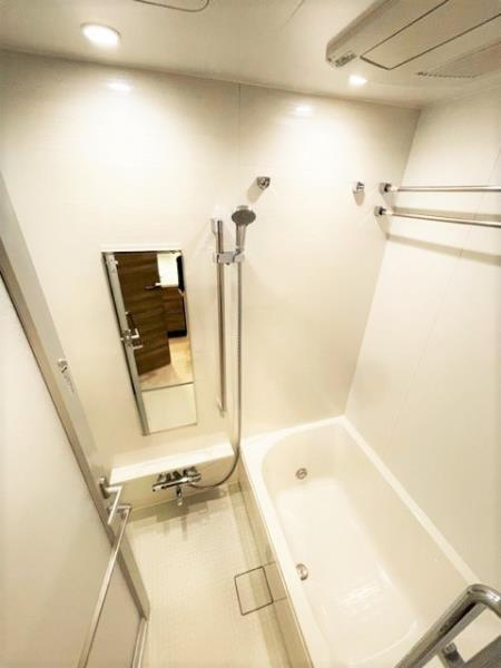 白金ザ・スカイ東棟の浴室