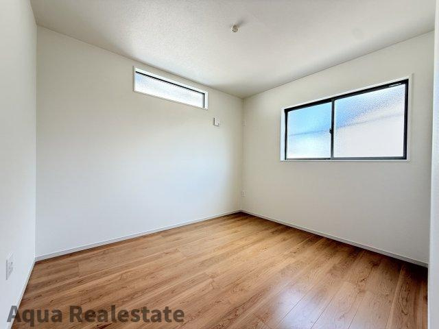 高松市三条町新築戸建の寝室|開放的な寝室です