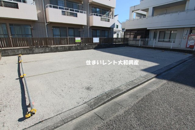 クレインSKの駐車場