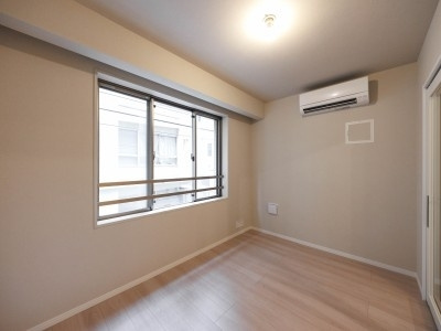 ミリアレジデンス乃木坂の洋室