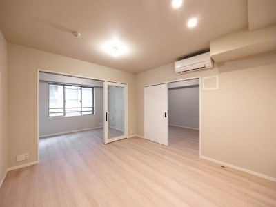 ミリアレジデンス乃木坂の居間・リビング