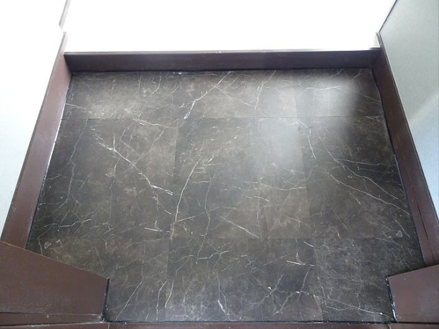 アライハイツの玄関