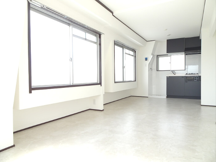 アライハイツの居間・リビング