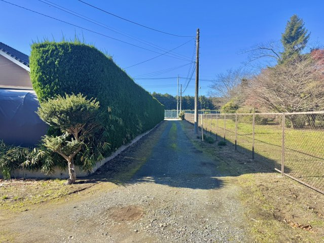 日立市十王町友部中古戸建の前面道路含む現地写真