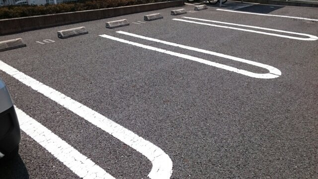 シャン・ド・フルールⅤの駐車場