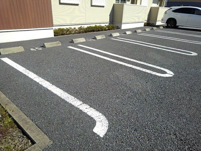 アプローズＢの駐車場