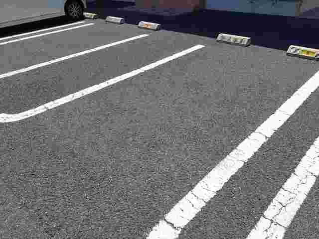 アンジュ・ブローテＡの駐車場