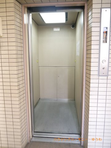 【その他共用部分】 | シティハイツ大山 | あるとやっぱり便利です。EVホールです。