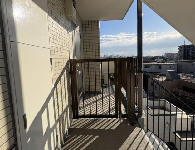 【玄関】 | シティハイツ大山 | 帰り着くたびに洗練されたテイストの空間に迎えられ誇りと喜びを感じる玄関まわりです。