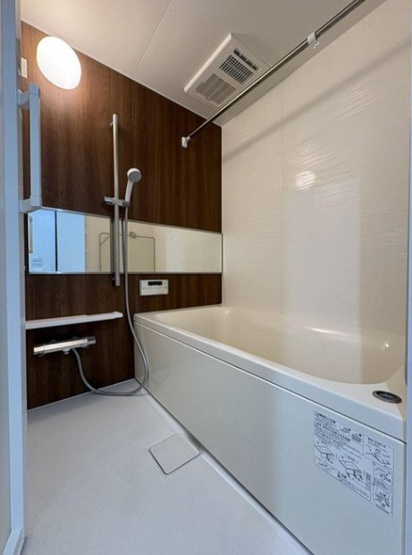 【浴室】 | シティハイツ大山 | 一日の疲れを癒すバスルームは、心地よいリラックスを叶える清潔感溢れる美しい空間です。