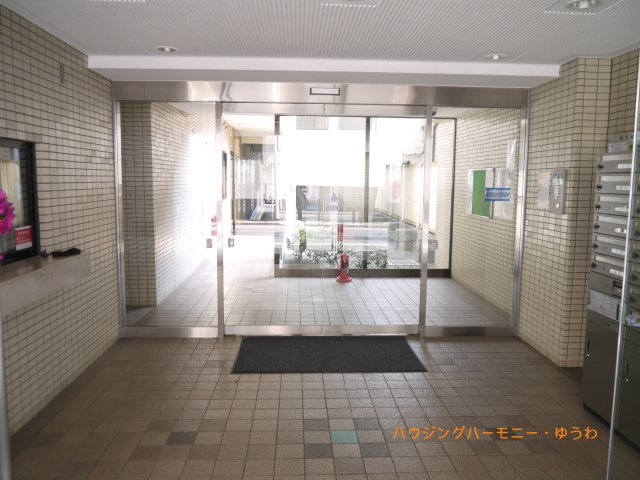 【エントランス】 | シティハイツ大山 | 清潔感と歓迎感があるエントランスホールです。