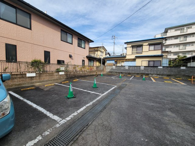 花輪第一ビルの駐車場