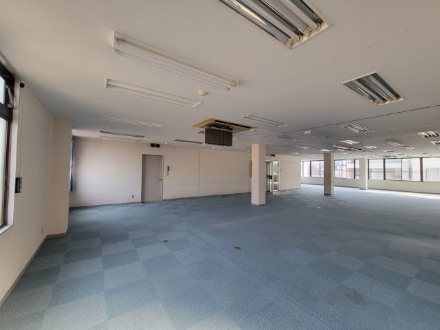 花輪第一ビルの内装