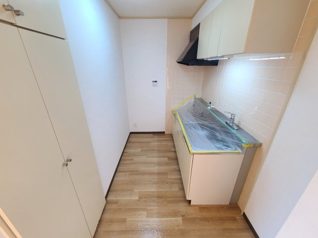 ゴールドマンション小熊ＰＡＲＴ１のキッチン|★キッチンスペースの画像・収納棚を設置★