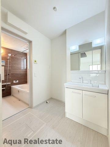 高松市三条町新築戸建の独立洗面台|独立洗面台あり、毎朝おしゃれに忙しい女性の方におすすめです