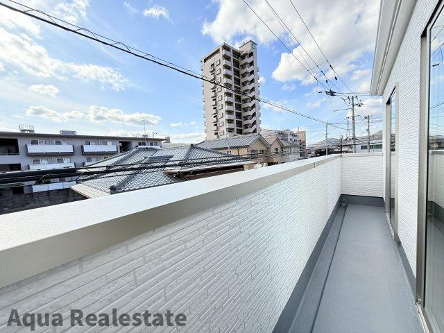 高松市三条町新築戸建のバルコニー|暖かな日差しのふりそそぐバルコニー