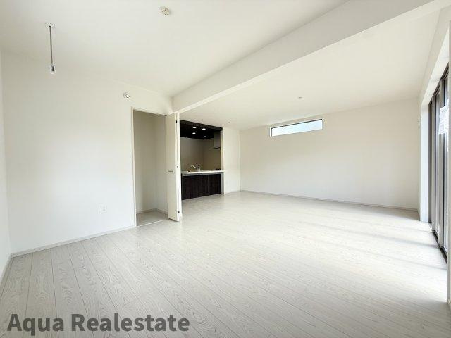 高松市三条町新築戸建の居間・リビング|おしゃれな居間です