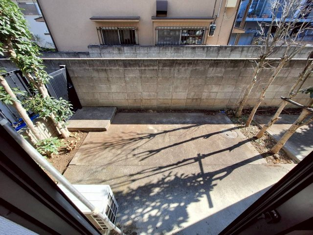 シュロス新井の展望|★１階ならではの広い庭スぺ―スです★