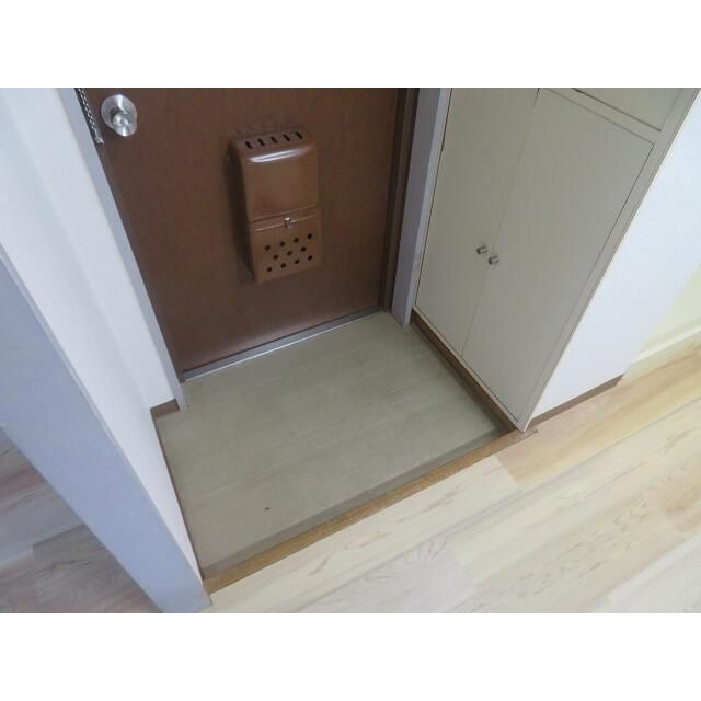 メゾン丸十の玄関