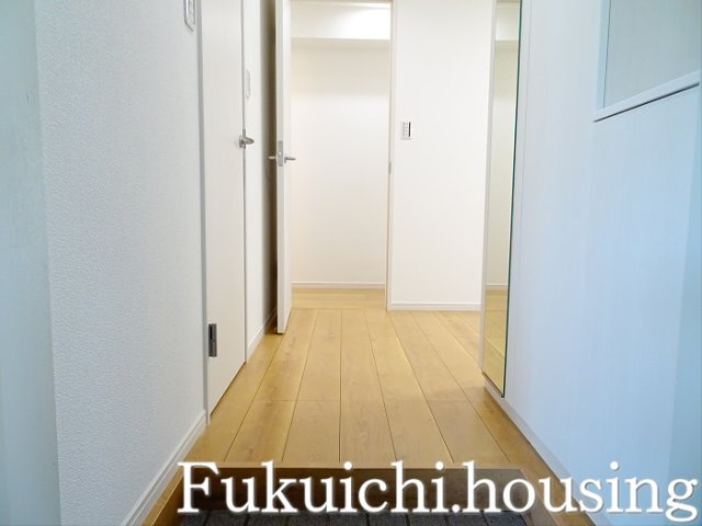 ホワイトハウス赤堤の玄関