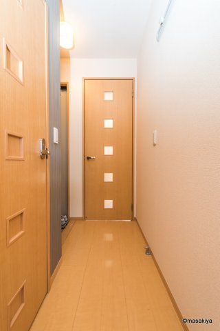 プライムコートＢの玄関