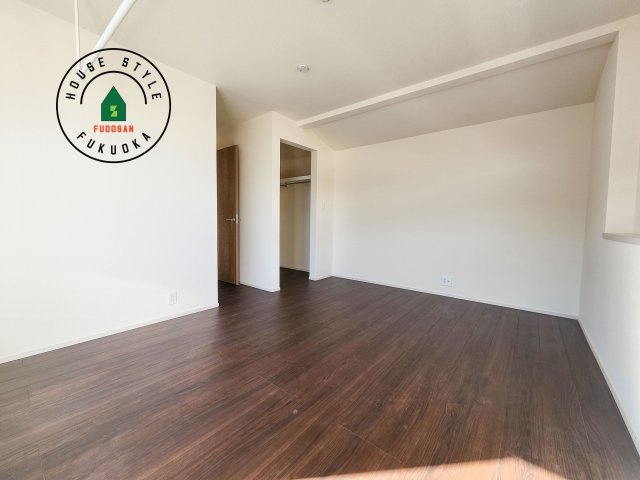 福岡市西区横浜1丁目第1-6棟（2号棟）の寝室|主寝室には収納力に優れたクローゼットがありますので、お部屋もすっきり片付きます。