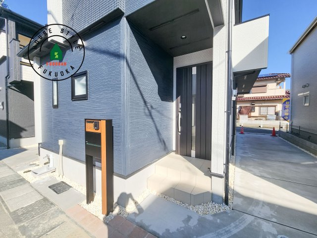 福岡市西区横浜1丁目第1-6棟（2号棟）の玄関|おでかけの時も帰った時も、「我が家」を最初に感じでもらえる素敵な空間に。