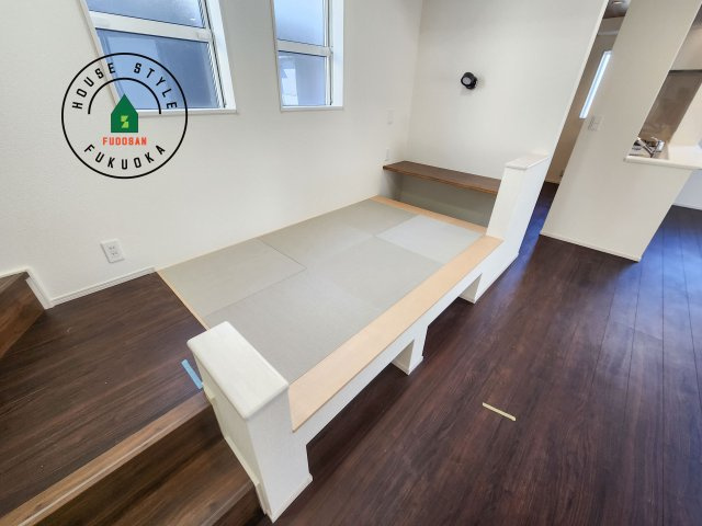 福岡市西区横浜1丁目第1-6棟（2号棟）の和室|和室を上手に活用すると暮らし方の幅が広がります。例えば普段は開け放して、子供の小さいうちはお昼寝や遊びのスペースに。畳はソフトなので転んでもケガをしにくく安心です