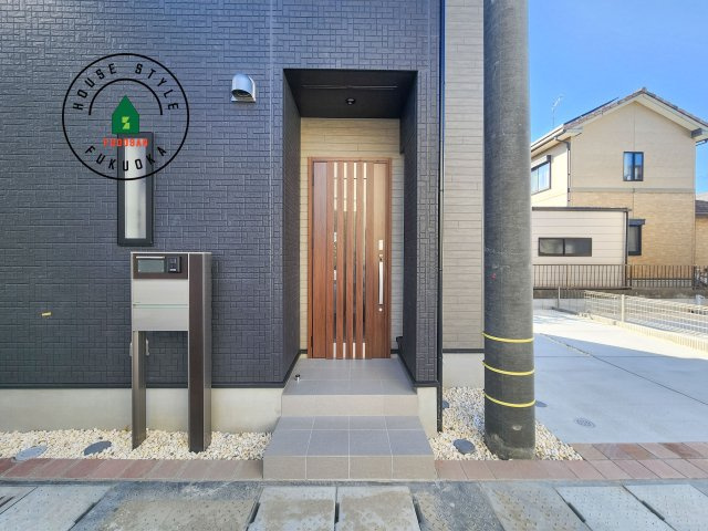 福岡市西区横浜1丁目第1-6棟（5号棟）の玄関|おでかけの時も帰った時も、「我が家」を最初に感じでもらえる素敵な空間に。