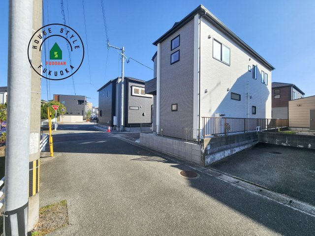 福岡市西区横浜1丁目第1-6棟（5号棟）の前面道路含む現地写真|見学の時間などお気軽にお問い合わせ下さい。