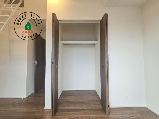 福岡市東区青葉6丁目第1-2棟（1号棟）の収納|洋服や大きな荷物が多い方や人数の多いご家族などは、一般的なクローゼットよりもウォークインクローゼットのほうが使い勝手が良いです。