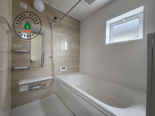 福岡市西区横浜1丁目第1-6棟（3号棟）の浴室|1日の疲れを癒してくれる広々バスルーム。雨の日のお洗濯にも大活躍な浴室乾燥機付です！
