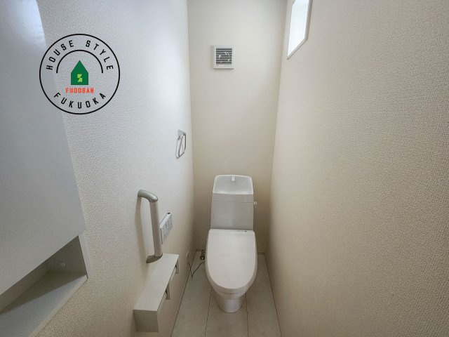 福岡市西区横浜1丁目第1-6棟（3号棟）のトイレ|温水洗浄便座を完備しております。2ヶ所にトイレがあるのは朝の慌ただしい時間も安心です。